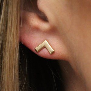 10ky Chevron Earring